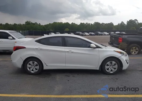 2016 Hyundai Elantra Se z USA, uszkodzony, nr VIN 5NPDH4AE0GH688736